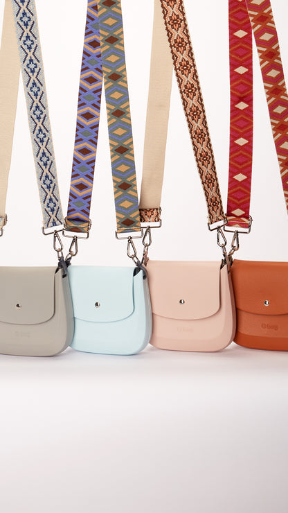 O bag Chase with a long handle in a geometric pattern
